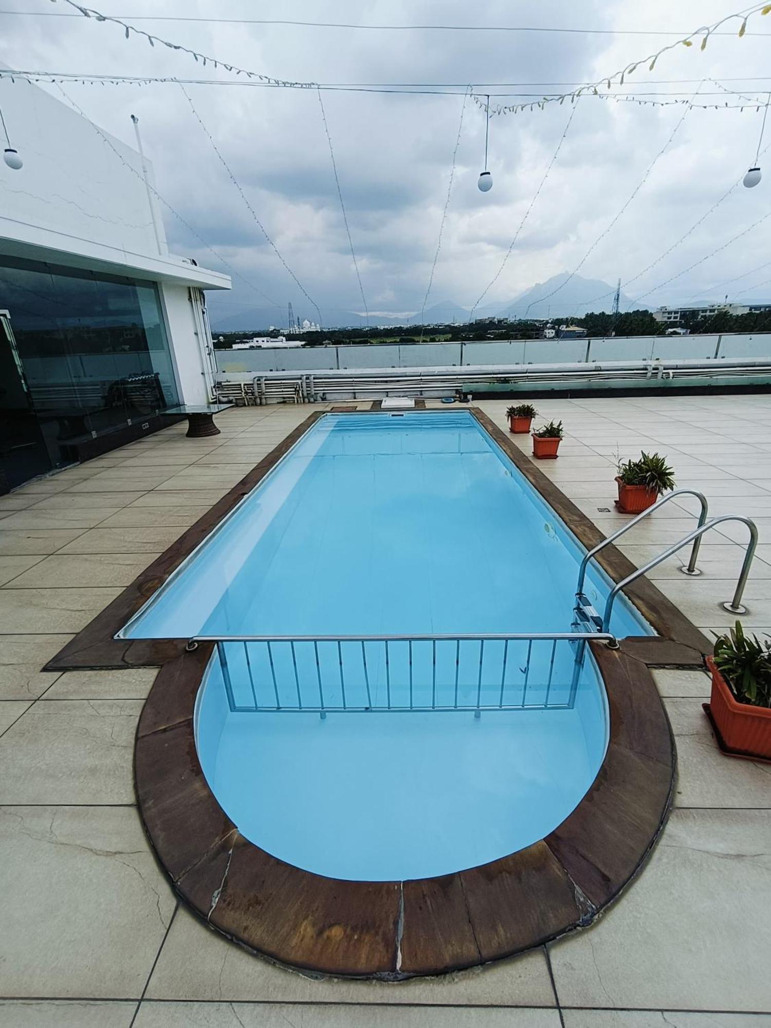 Holiday Residency Коимбатур Экстерьер фото