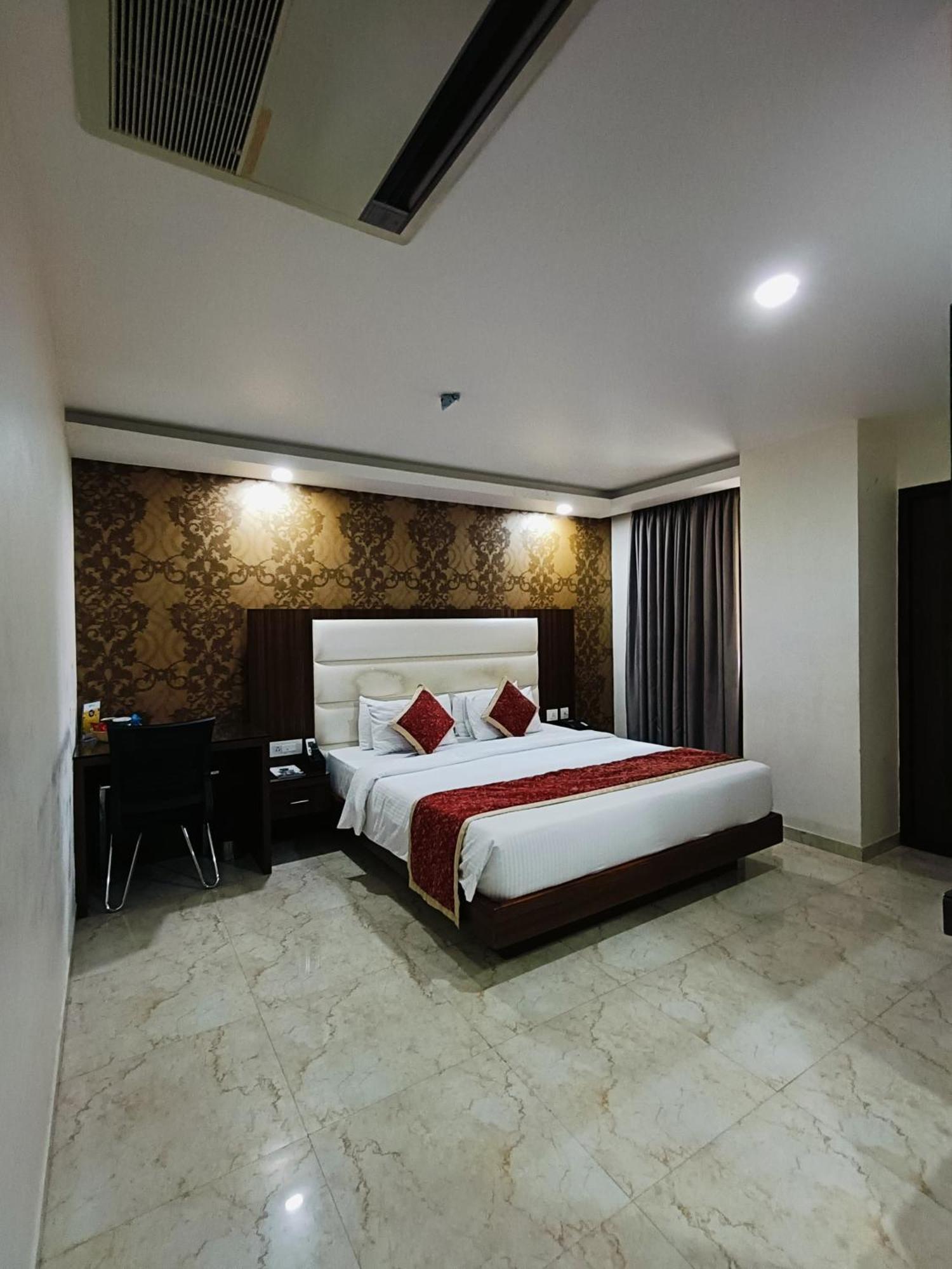 Holiday Residency Коимбатур Экстерьер фото