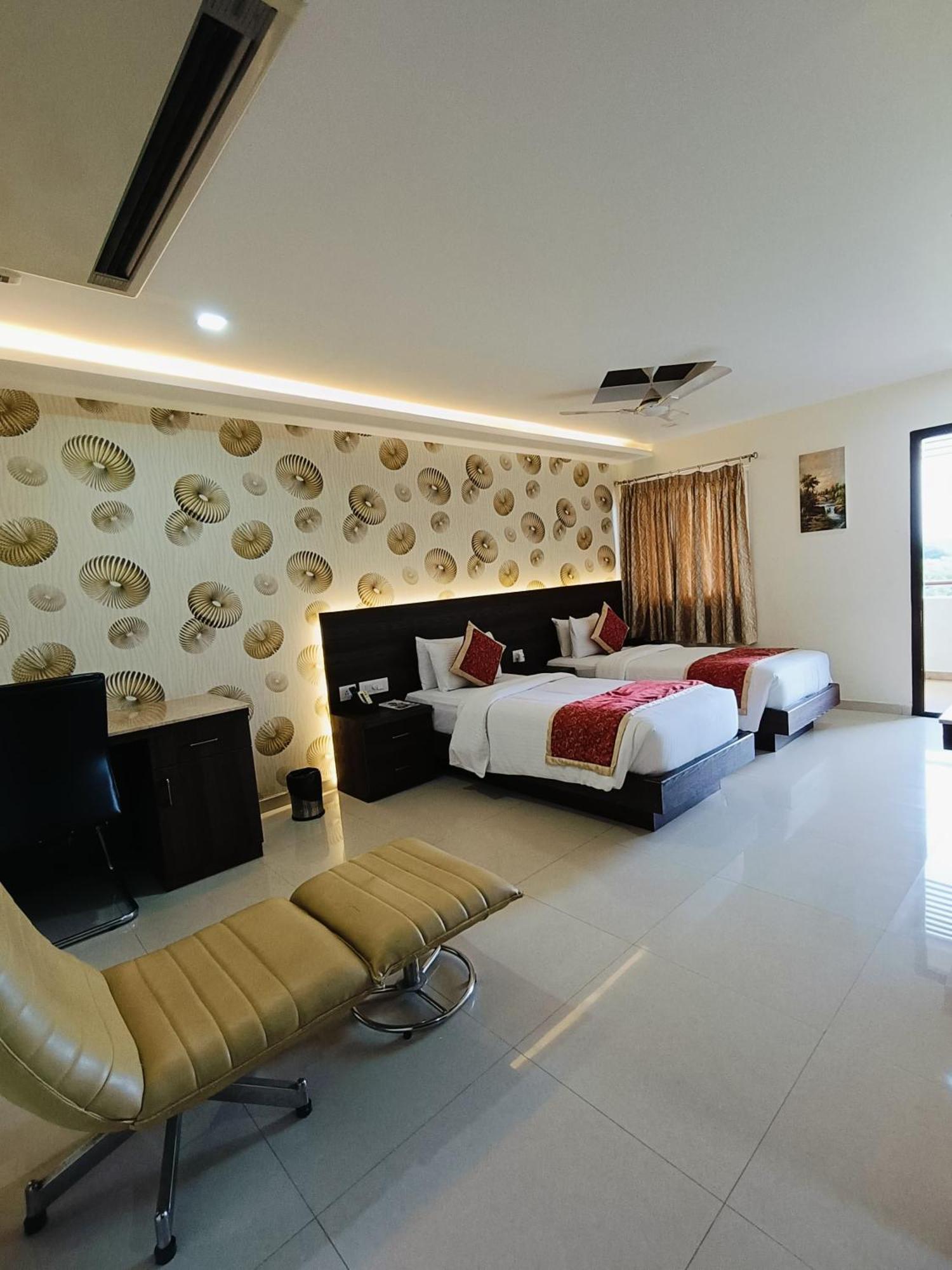 Holiday Residency Коимбатур Экстерьер фото